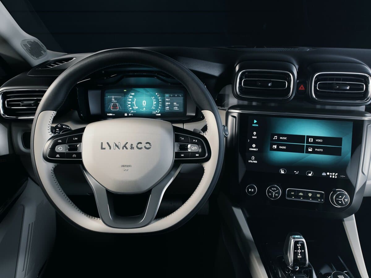 Lynk & Co 02 I — Sükan
