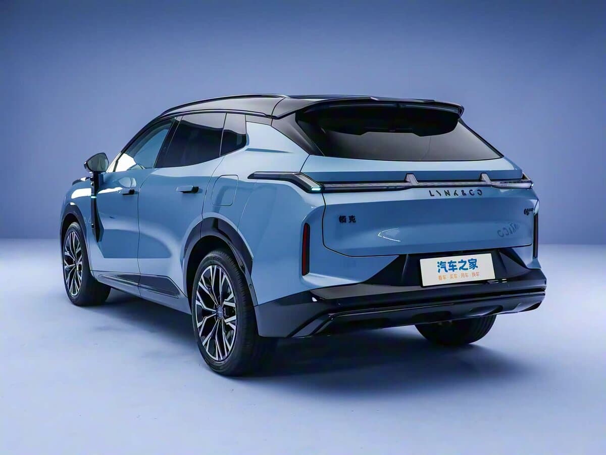 Lynk & Co 08 I Restayling — 3/4 arxadan