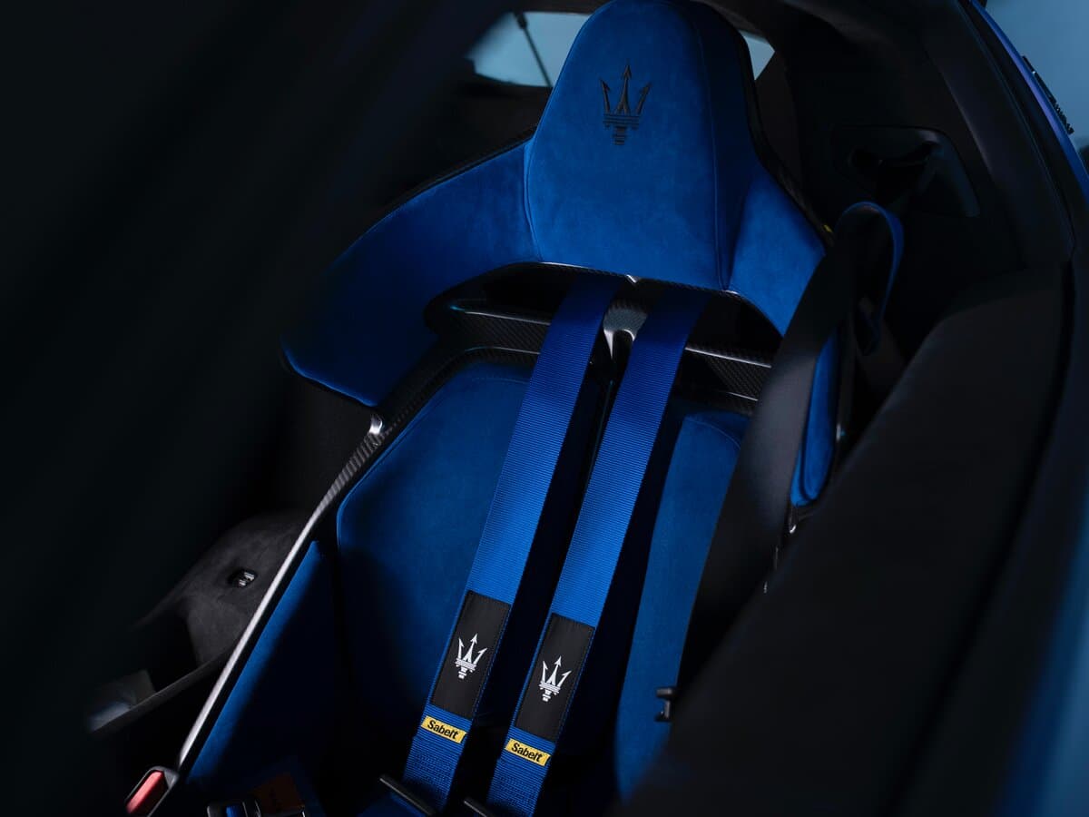 Maserati GT2 Stradale 2024 – indiyədək — Salon, öndən
