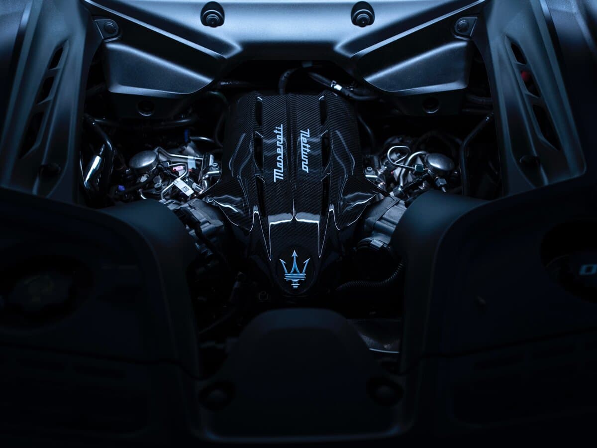 Maserati GT2 Stradale 2024 – indiyədək — Salon, arxadan