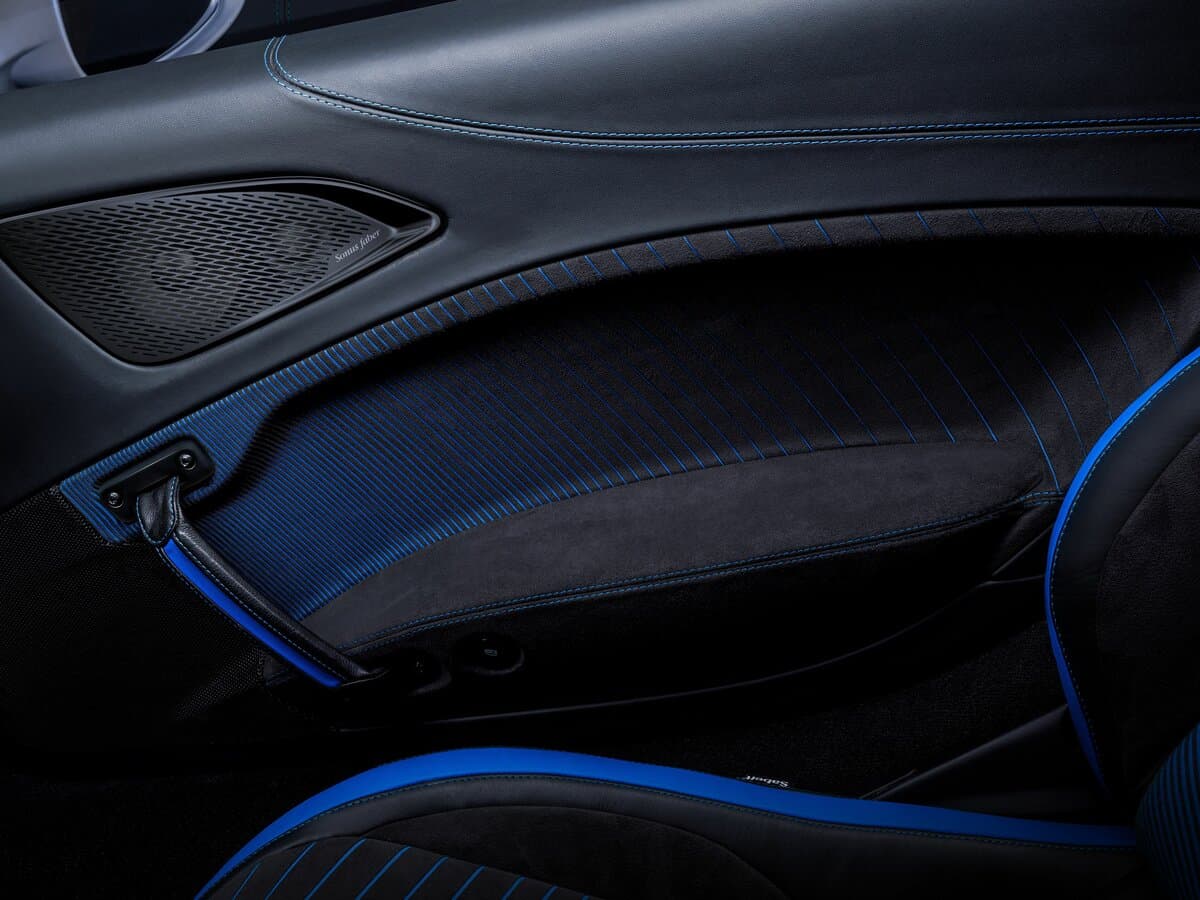 Maserati MC20 2020 – indiyədək — Salon, arxadan