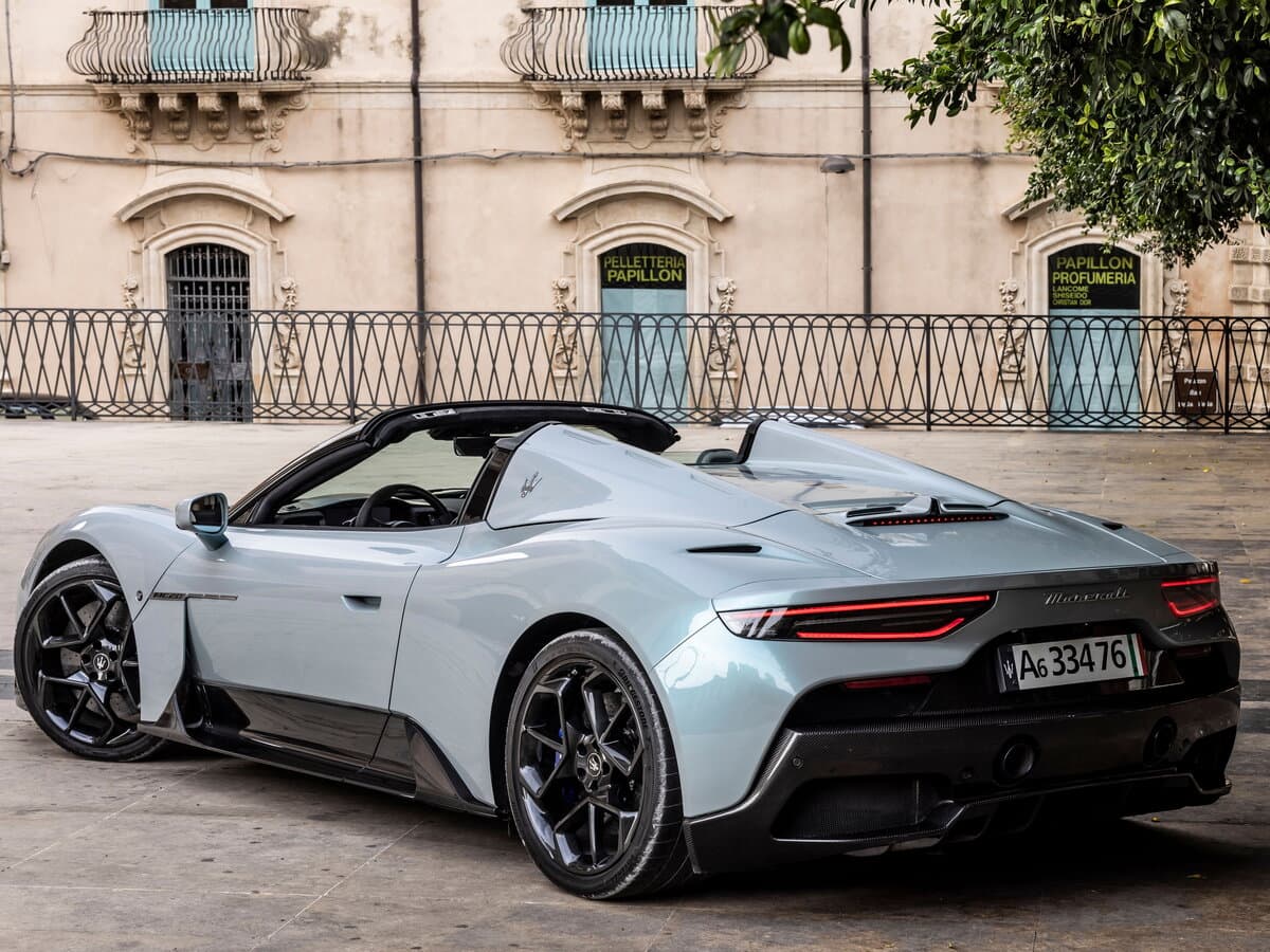 Maserati MC20 2020 – indiyədək — 3/4 arxadan