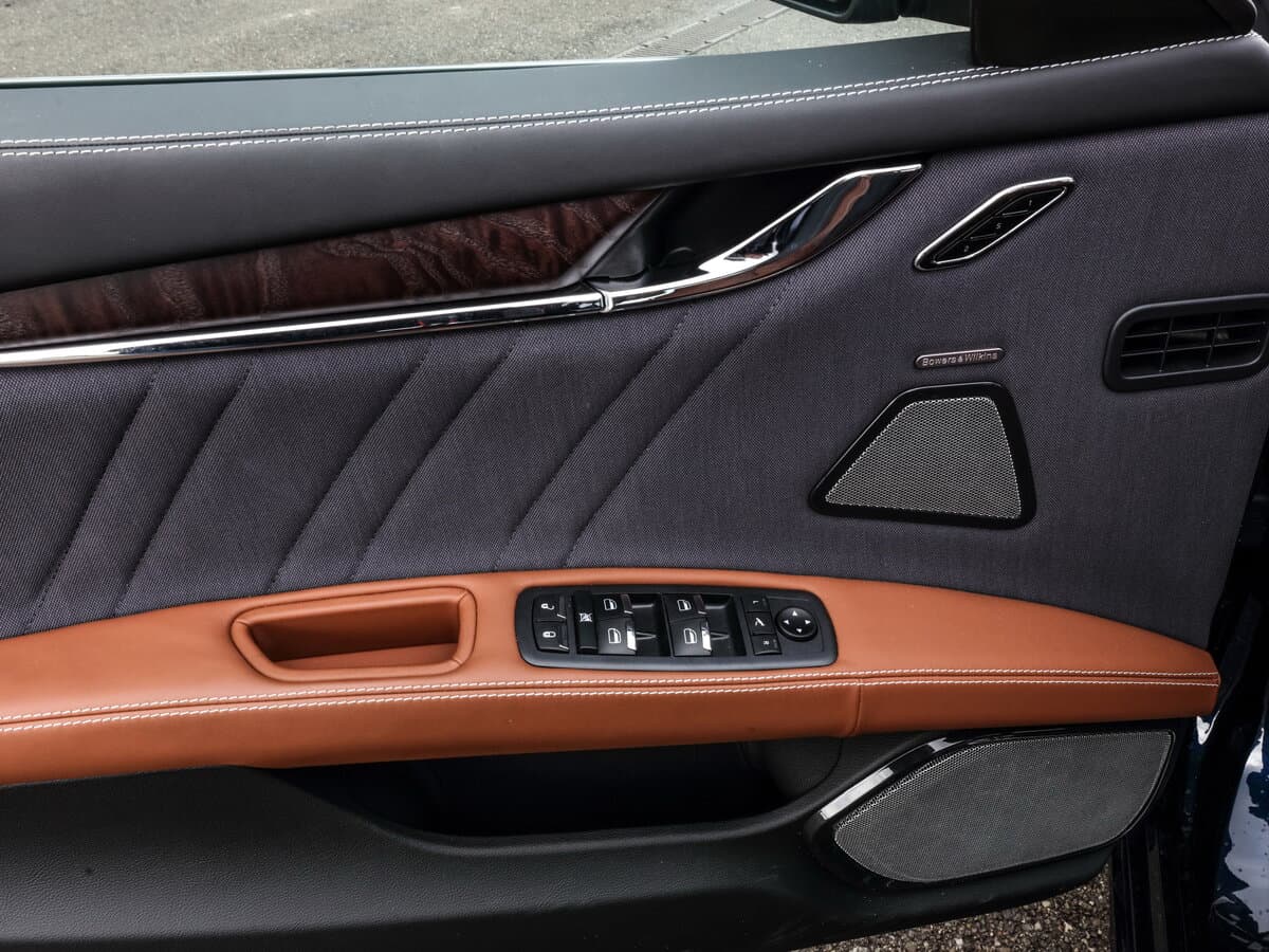 Maserati Quattroporte VI Restayling 2 — Salon, öndən