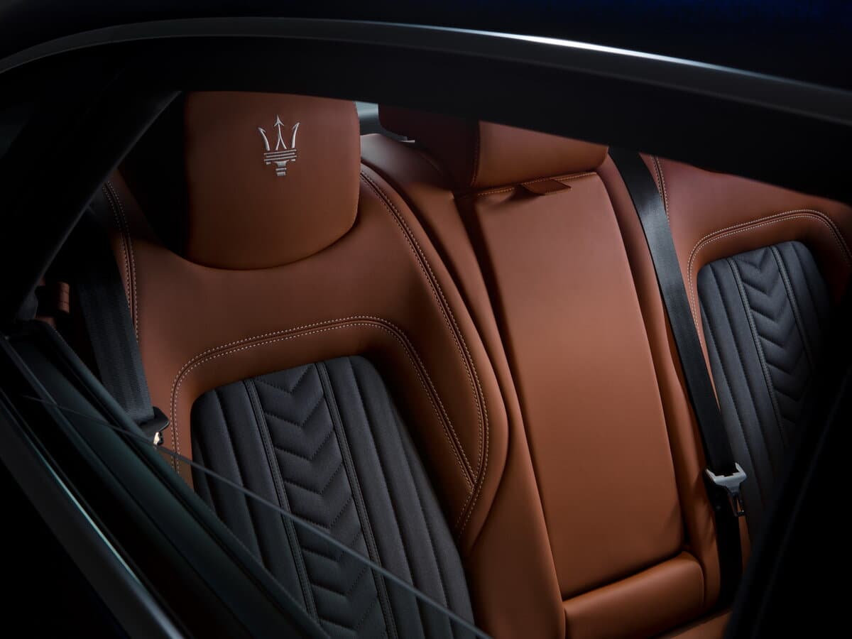 Maserati Quattroporte VI Restayling 2 — Salon, arxadan