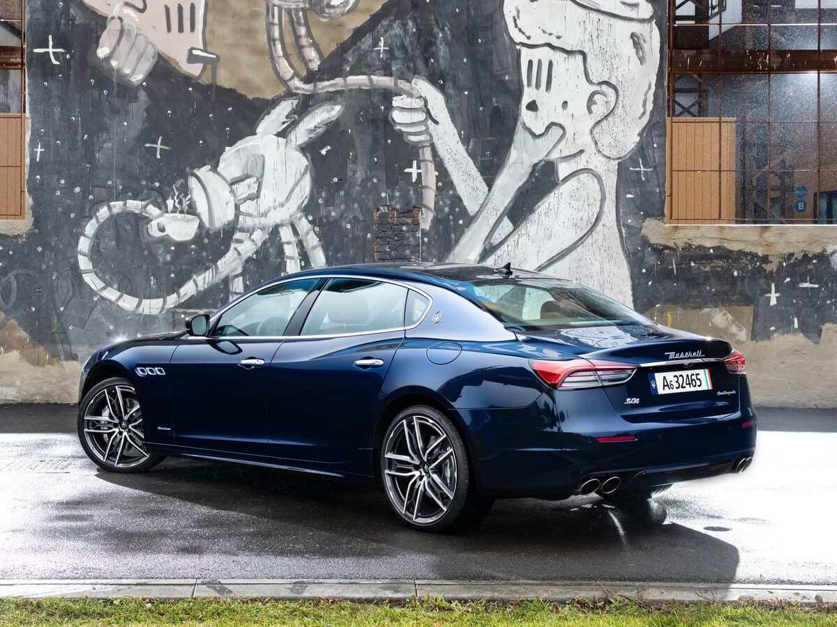 Maserati Quattroporte VI Restayling 2 — 3/4 arxadan