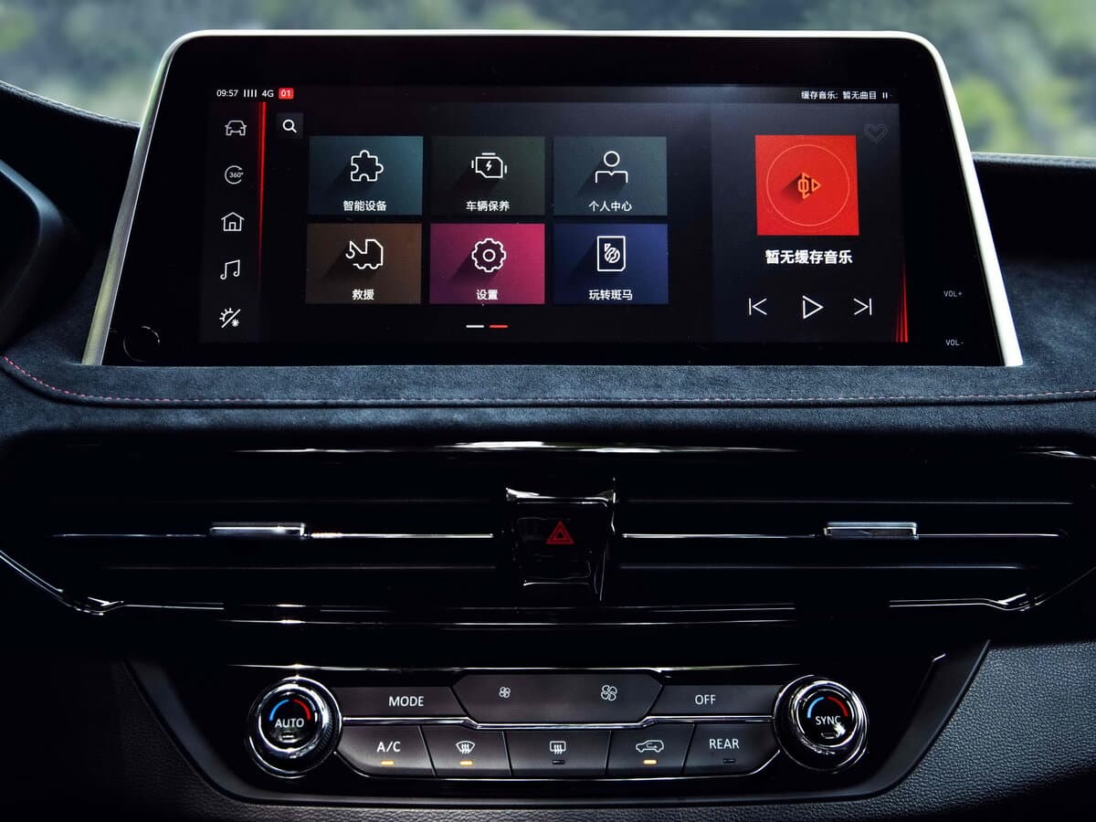 Maxus D90 Pro (I Restayling) — Salon, öndən