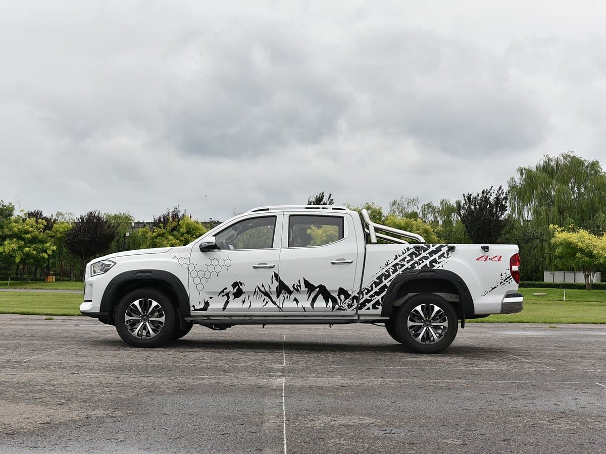 Maxus T70 II — Yandan