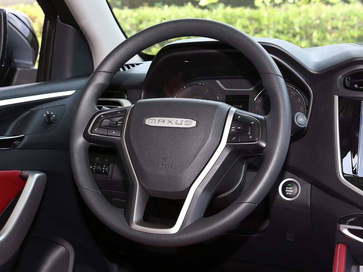 Maxus T70 II — Sükan