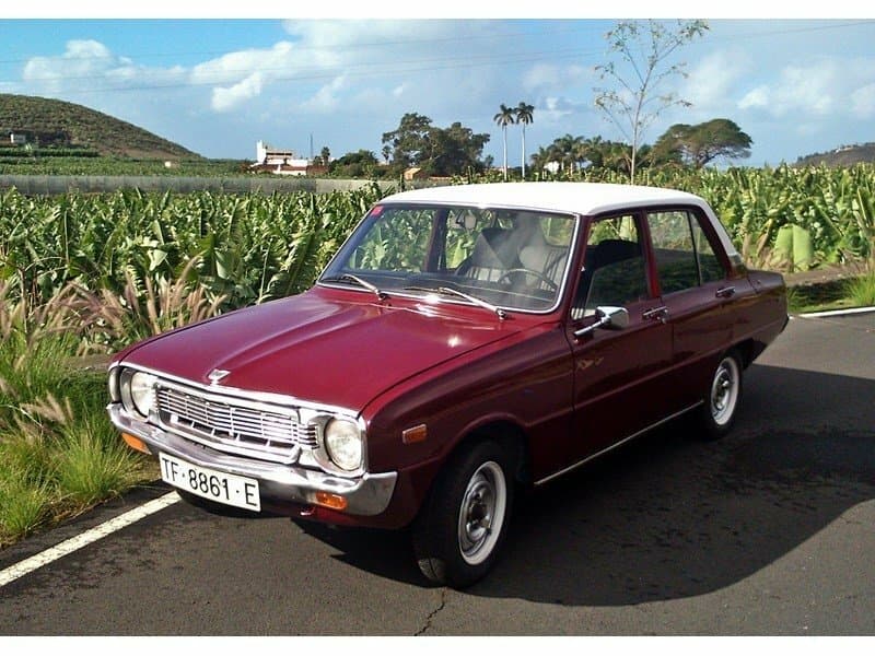 Mazda 1000 1967 – 1977 — öndən görünüş