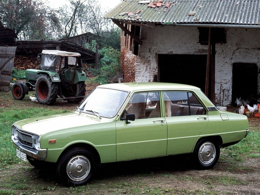 Mazda 1300 1975 – 1977 — Yandan