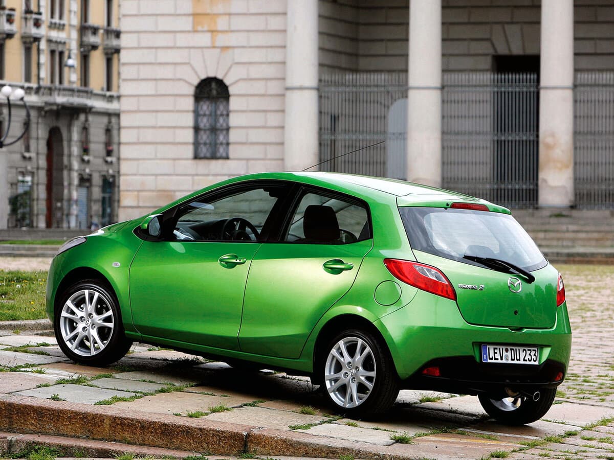 Mazda 2 II (DE) — 3/4 arxadan