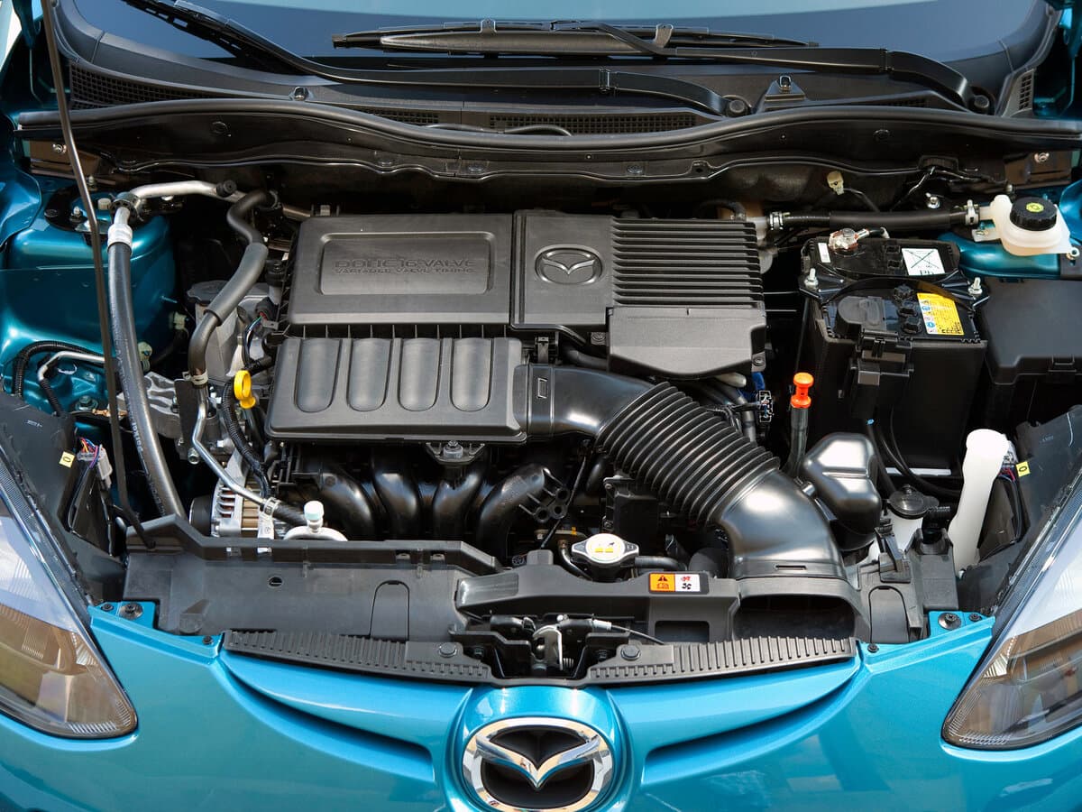 Mazda 2 II Restayling (DE2) — Salon, öndən