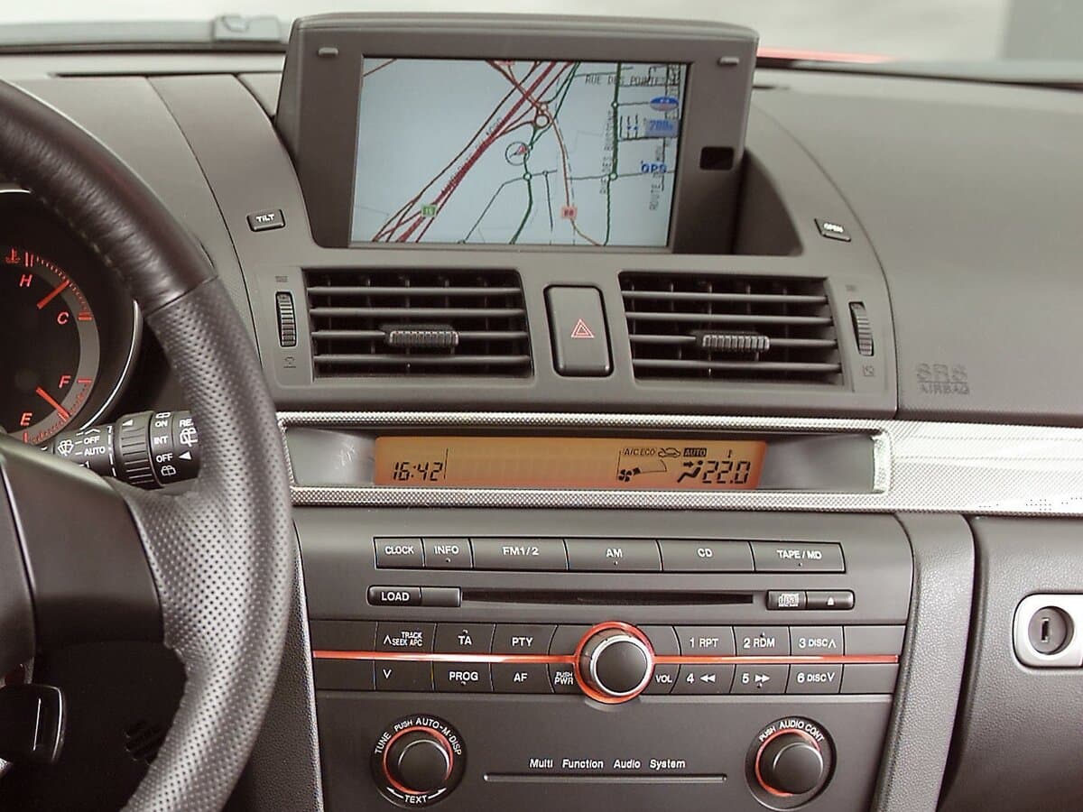 Mazda 3 I (BK) — Salon, arxadan