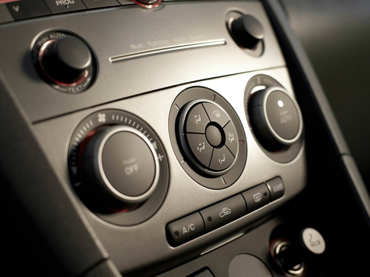Mazda 3 I (BK) Restayling — Salon, öndən
