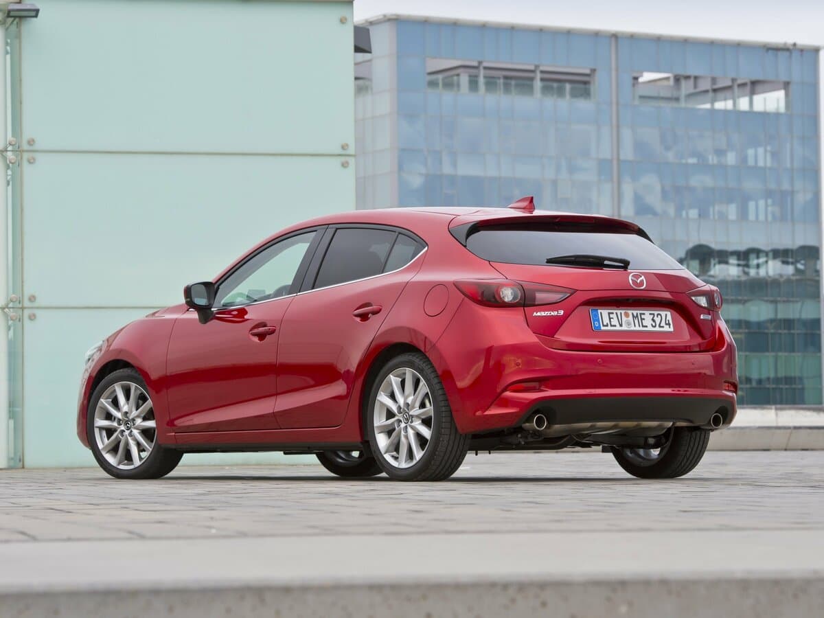 Mazda 3 III (BM) Restayling — 3/4 arxadan