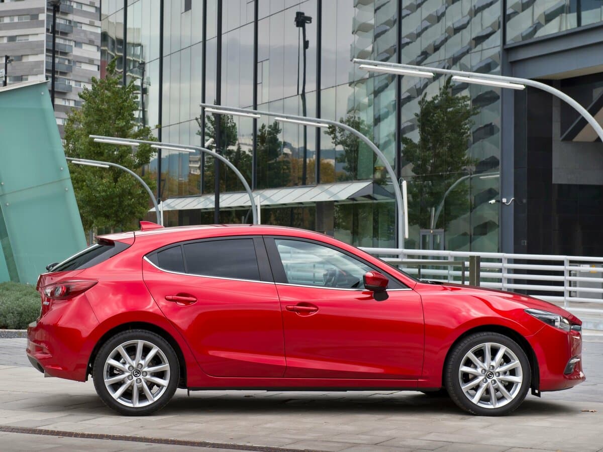 Mazda 3 III (BM) Restayling — Yandan