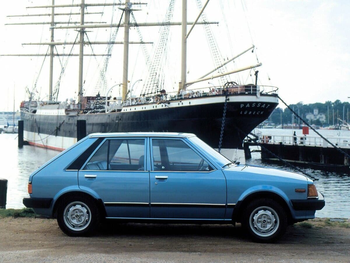 Mazda 323 II (BD) — yandan görünüş