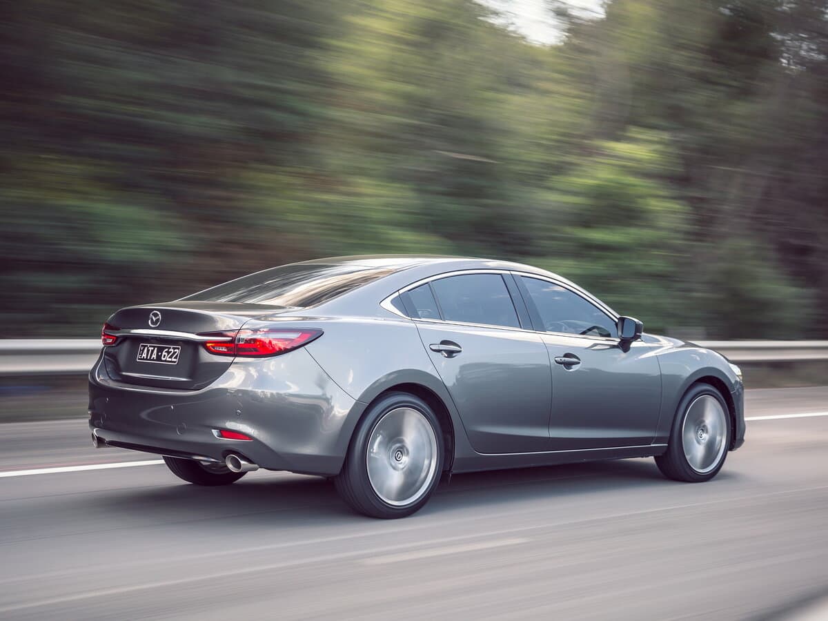 Mazda Atenza III Restayling 2 — 3/4 arxadan