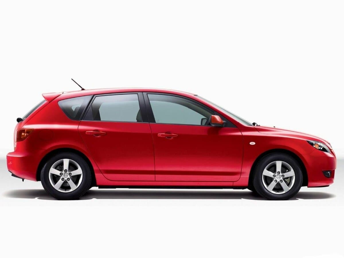 Mazda Axela I — Yandan