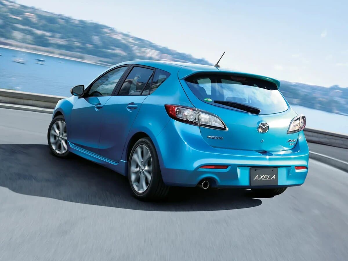 Mazda Axela II — 3/4 arxadan