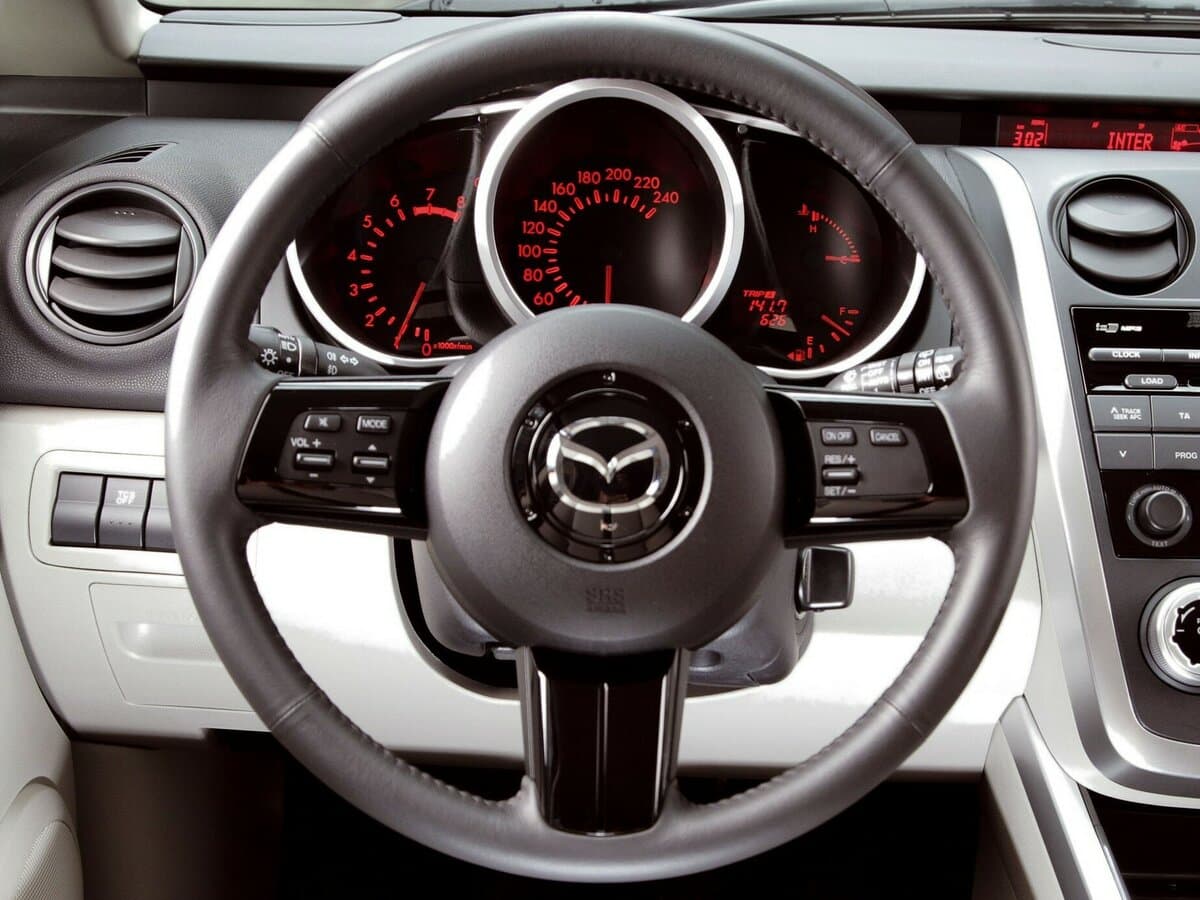 Mazda CX-7 I — Sükan