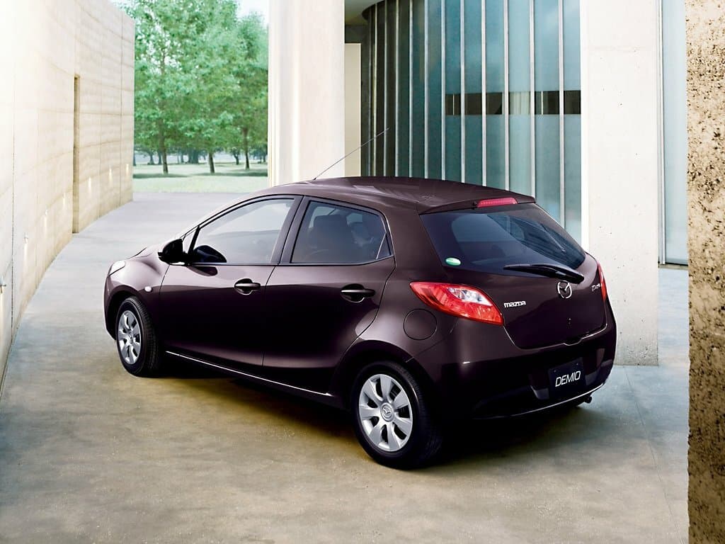 Mazda Demio III (DE) — 3/4 arxadan