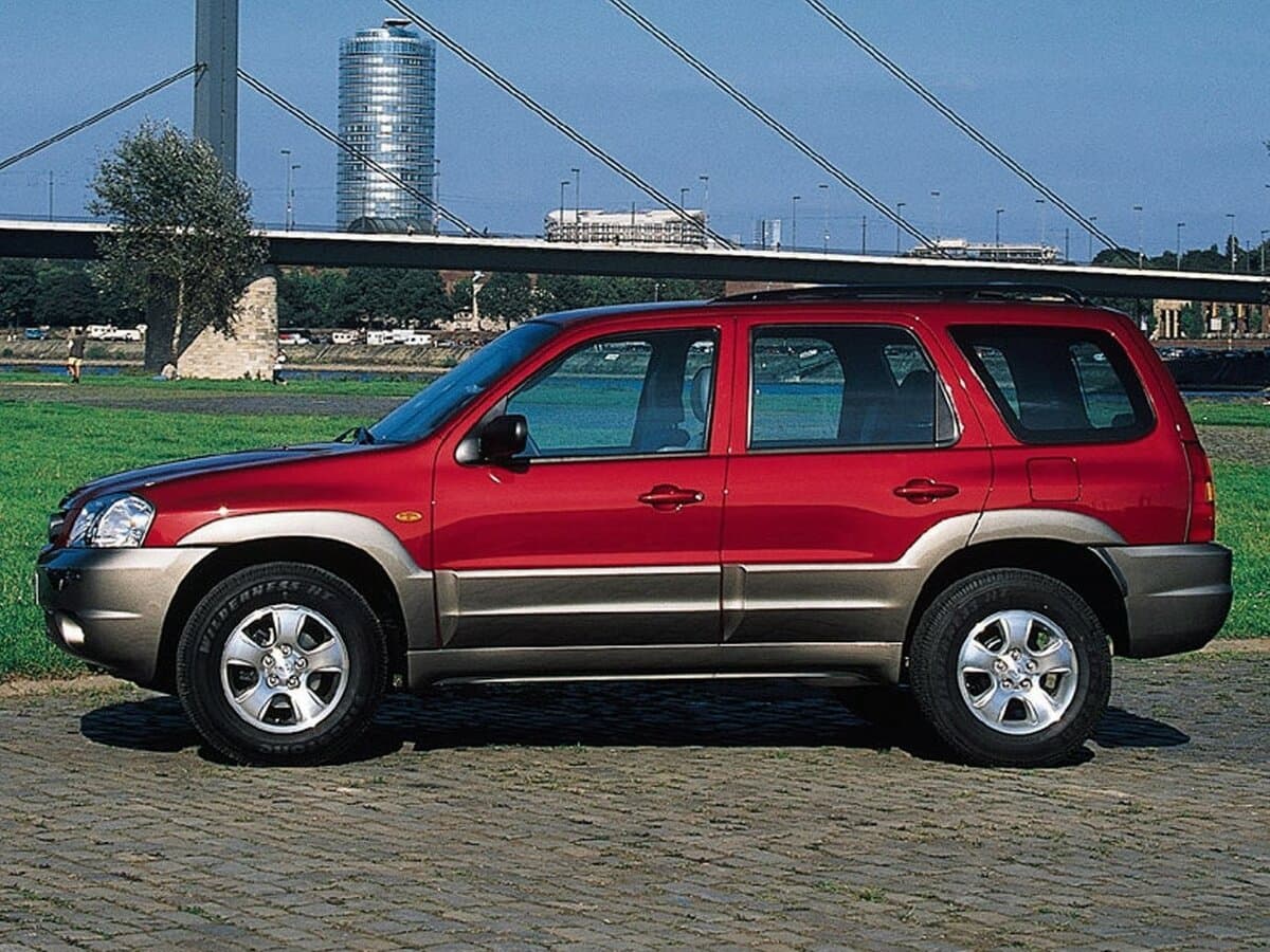 Mazda Tribute I — Yandan