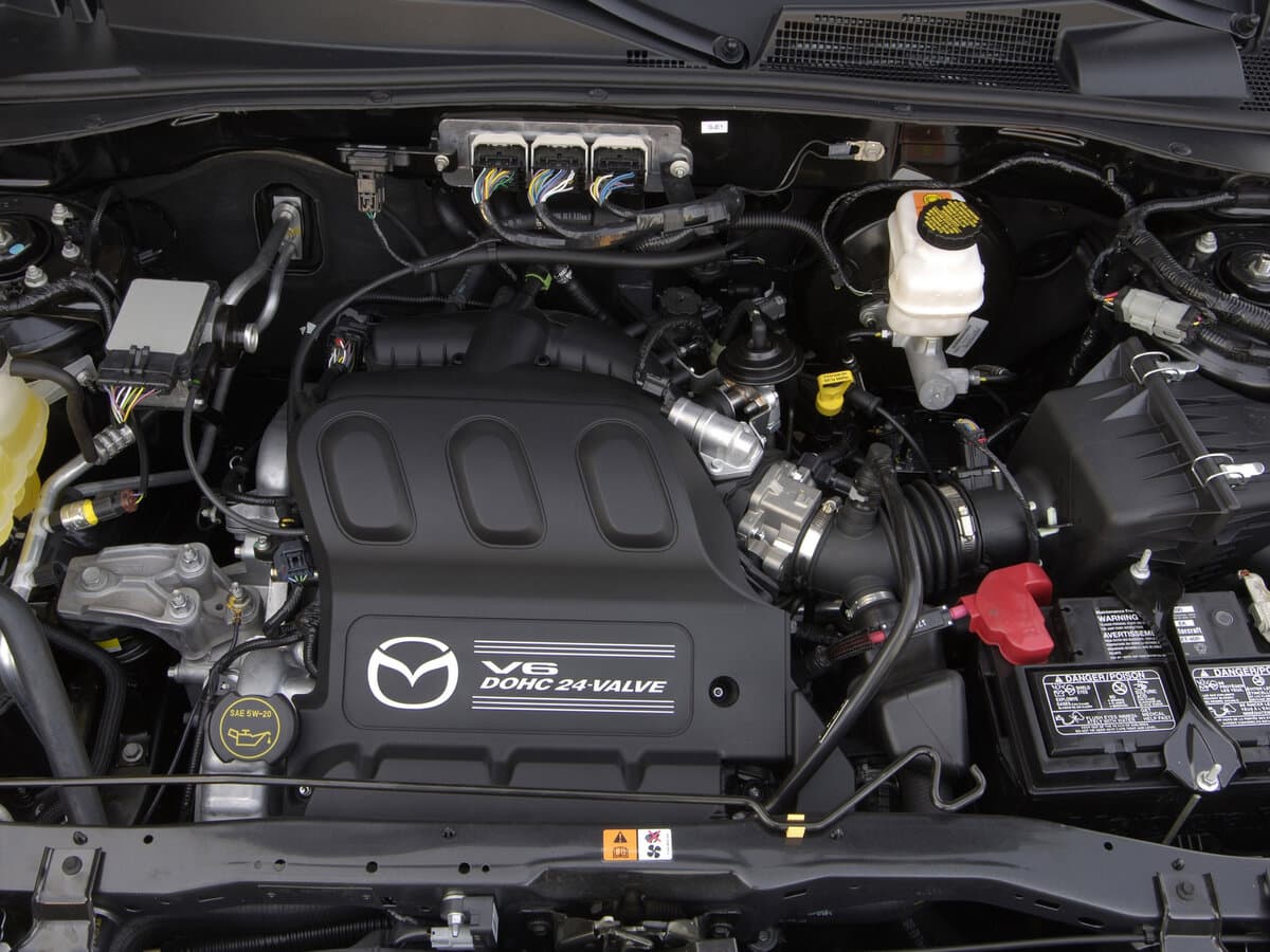 Mazda Tribute II — Salon, arxadan