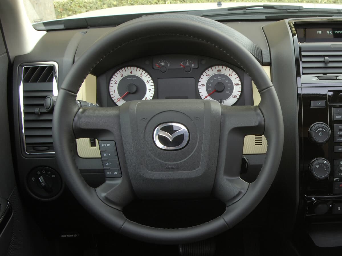 Mazda Tribute II — Sükan