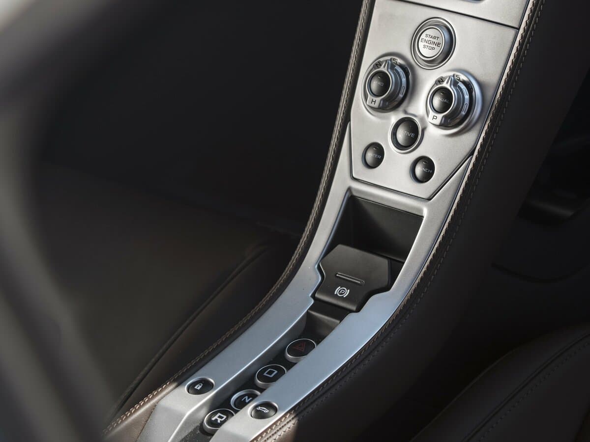 McLaren 650S 2014 – 2017 — Salon, arxadan