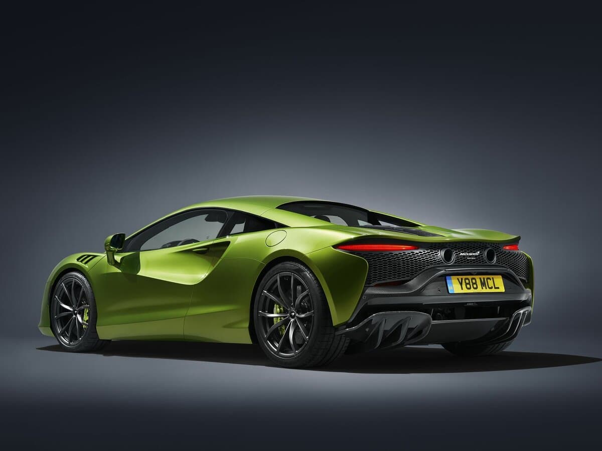McLaren Artura 2021 – indiyədək — 3/4 arxadan