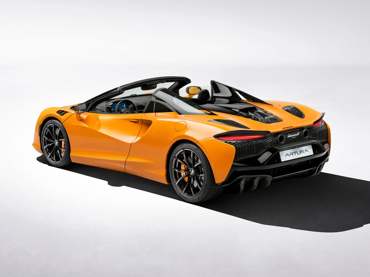 McLaren Artura 2021 – indiyədək — 3/4 arxadan