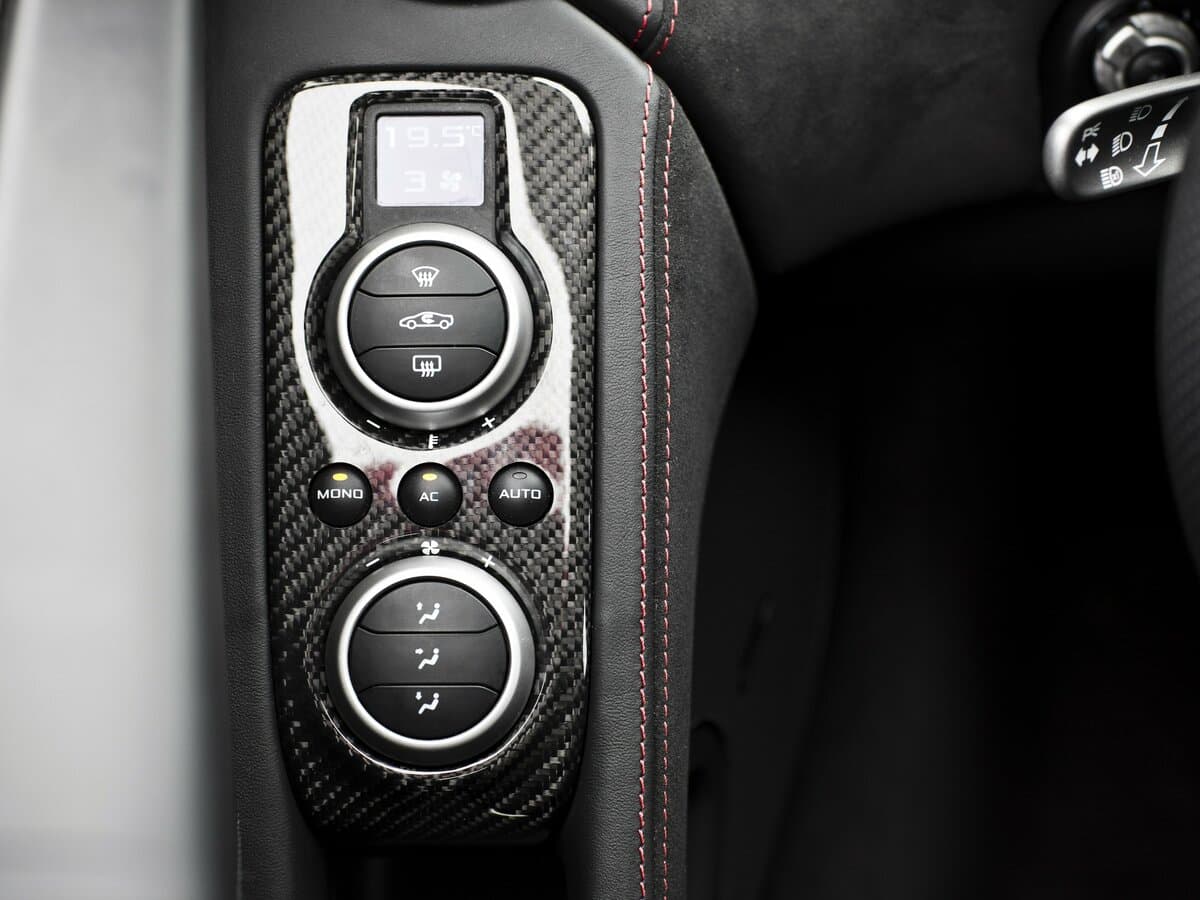 McLaren MP4-12C 2011 – 2014 — Salon, öndən