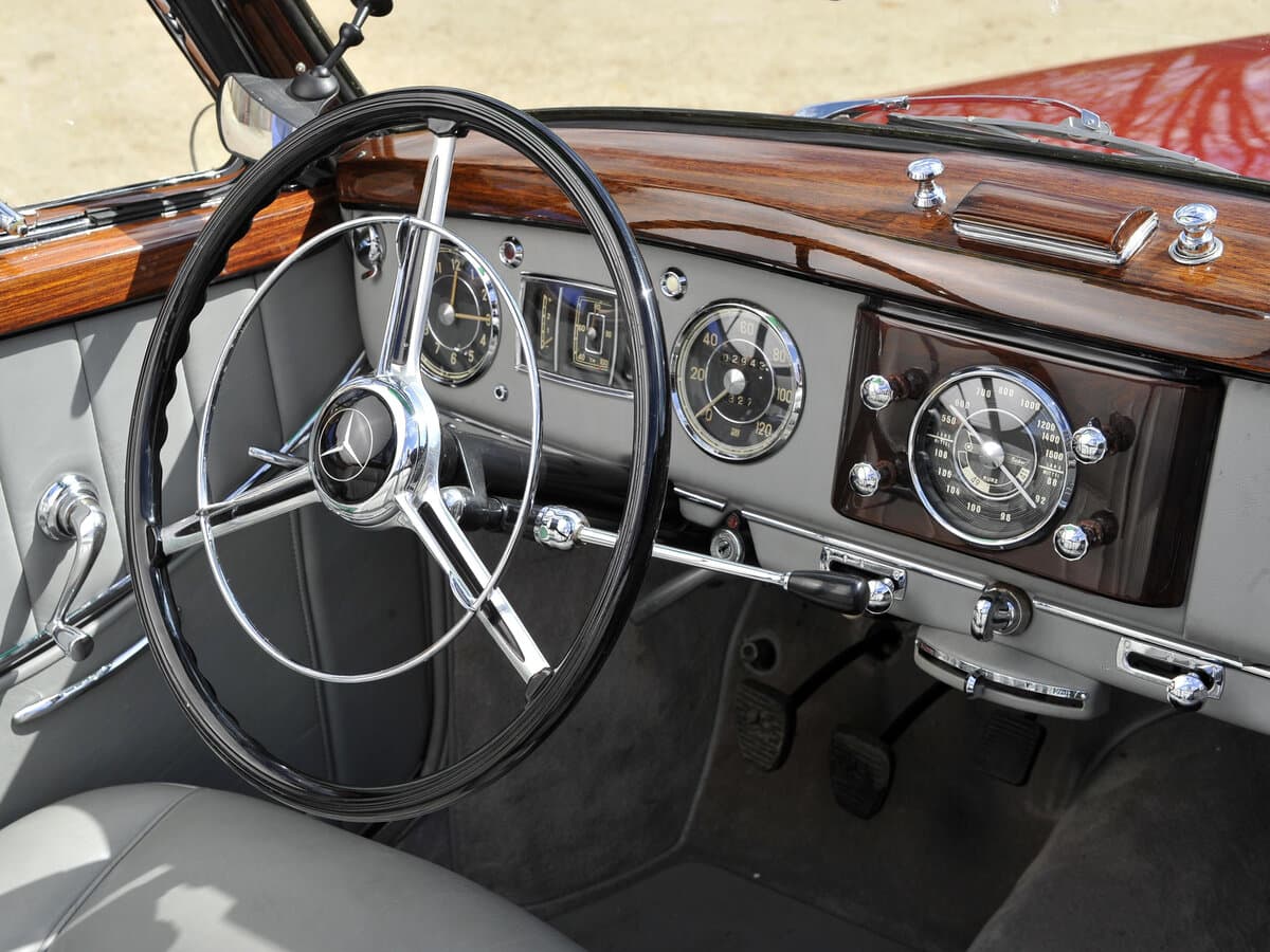Mercedes-Benz 220 (W187) 1951 – 1955 — Sükan