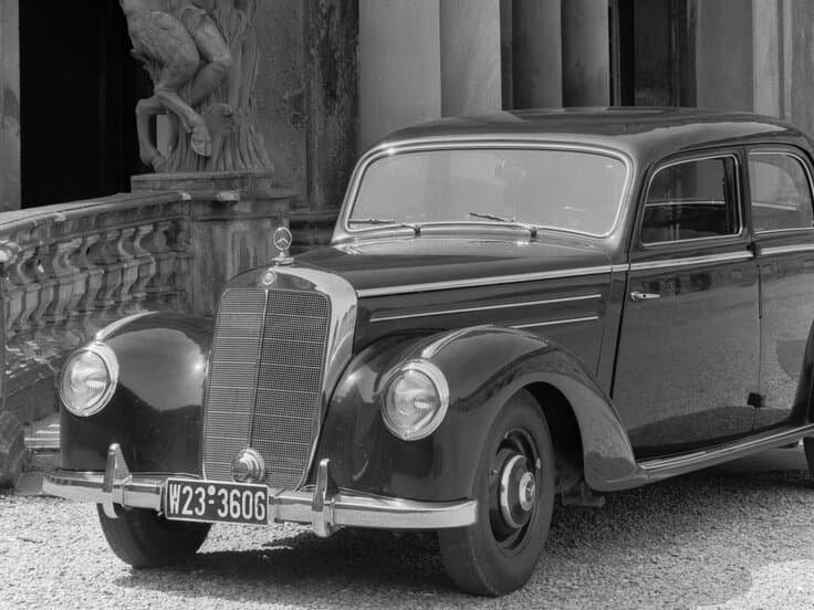 Mercedes-Benz 220 (W187) 1951 – 1955 — öndən görünüş
