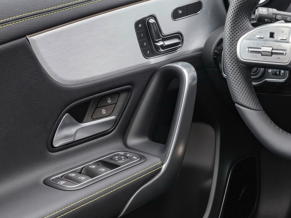 Mercedes-Benz A-Klass IV (W177) — Qapı