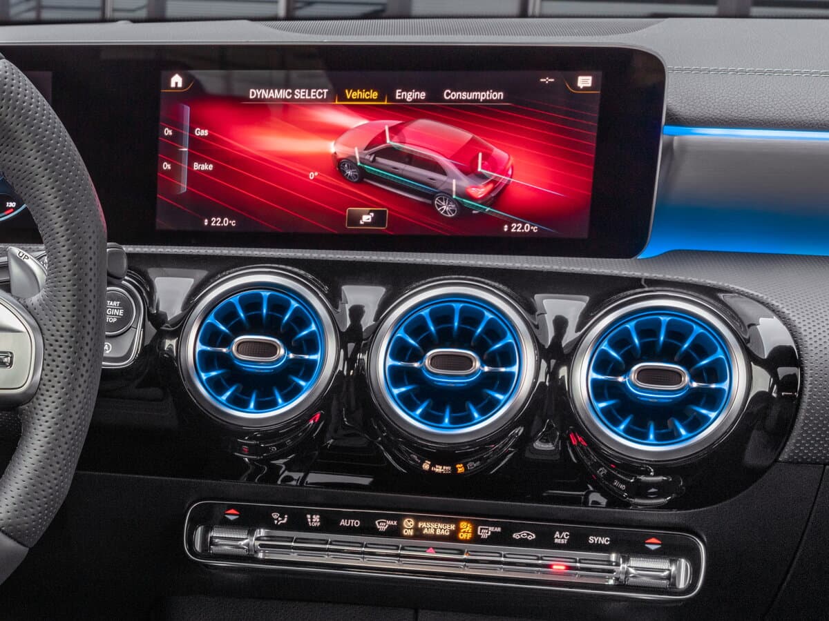 Mercedes-Benz A-Klass AMG II (W177) — Salon, öndən