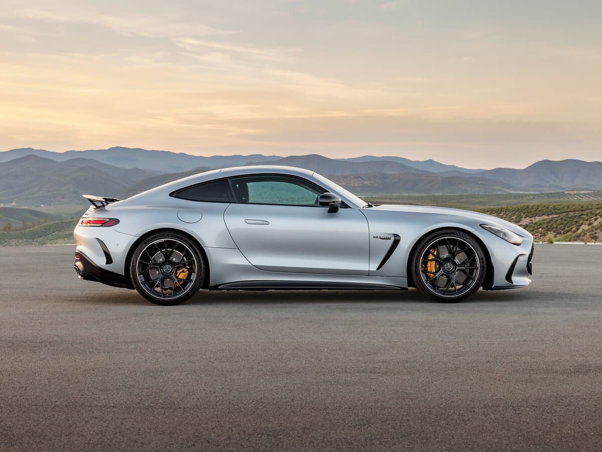 Mercedes-Benz AMG GT II — Yandan