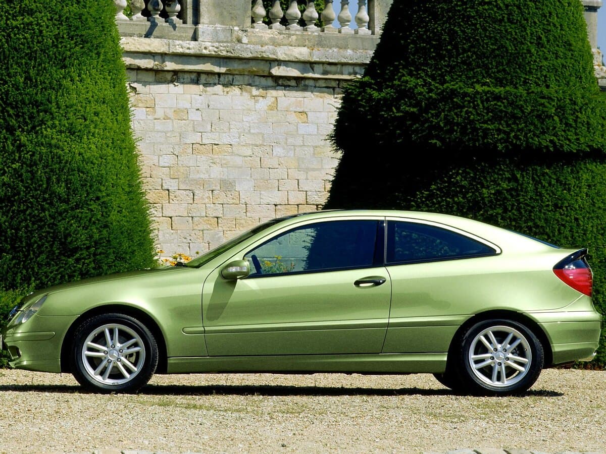 Mercedes-Benz C-Klass II (W203) — Yandan