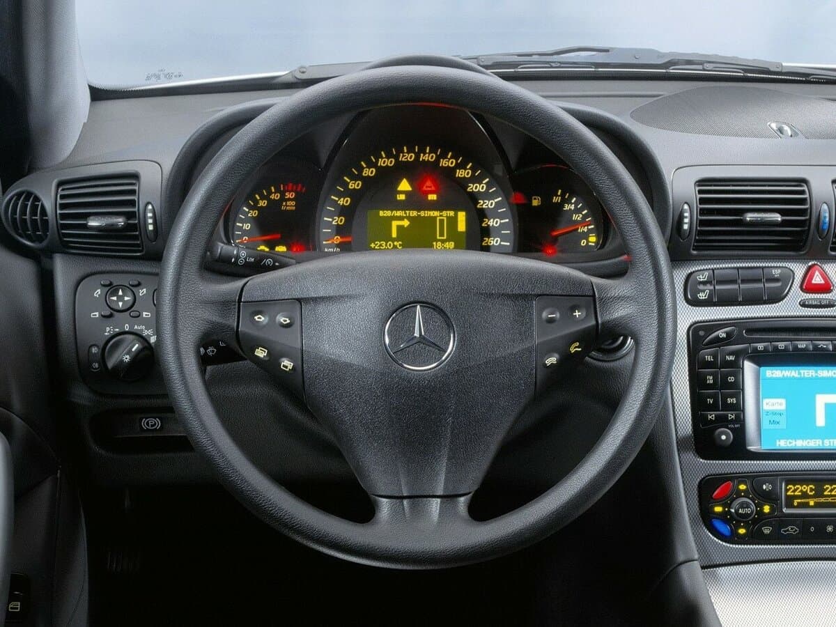 Mercedes-Benz C-Klass II (W203) — Sükan