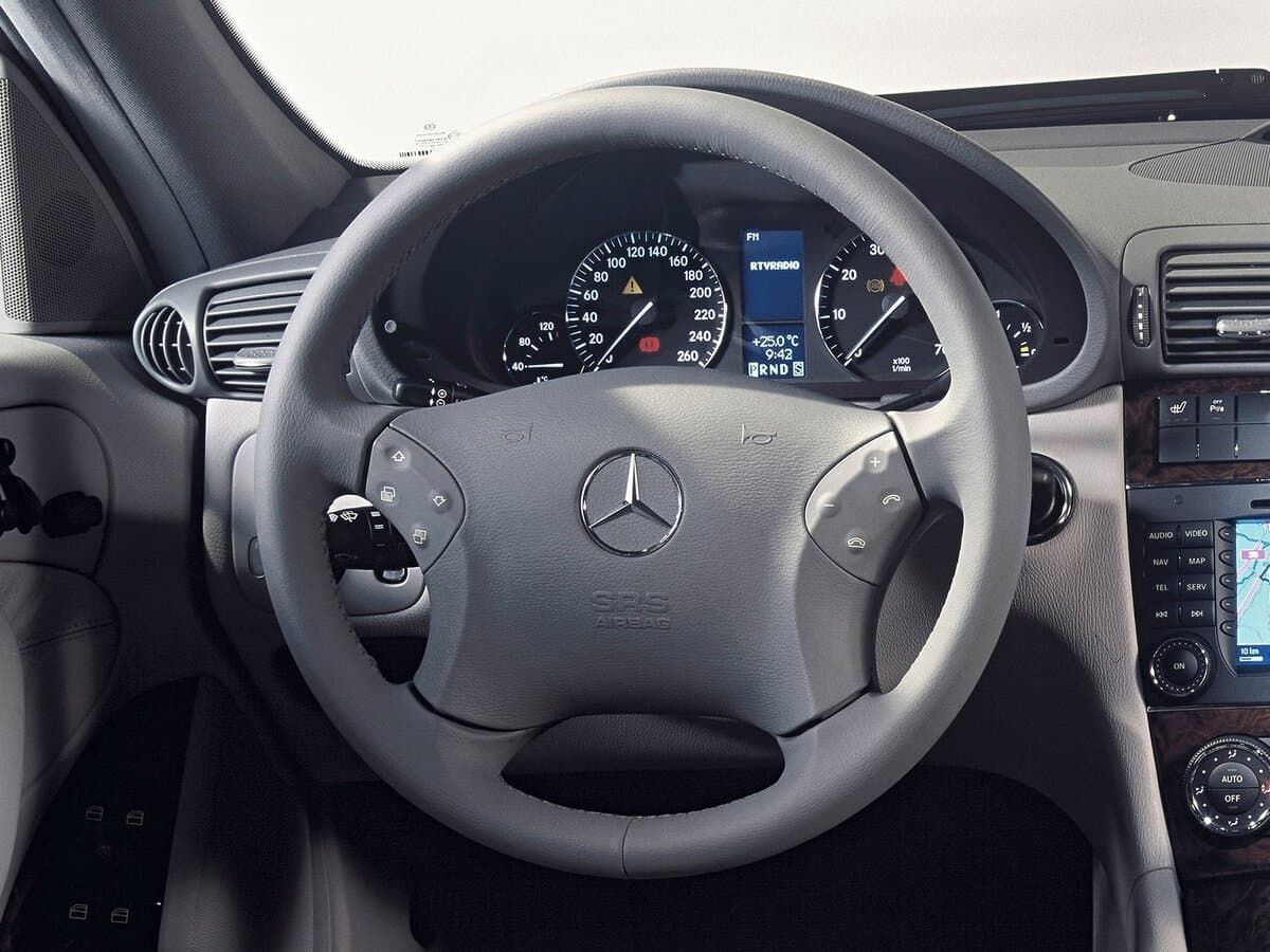 Mercedes-Benz C-Klass II (W203) — Sükan