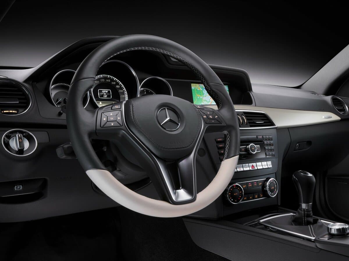 Mercedes-Benz C-Klass III (W204) Restayling — Sükan
