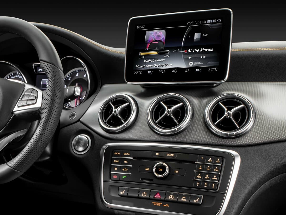 Mercedes-Benz CLA I (C117, X117) — Salon, öndən