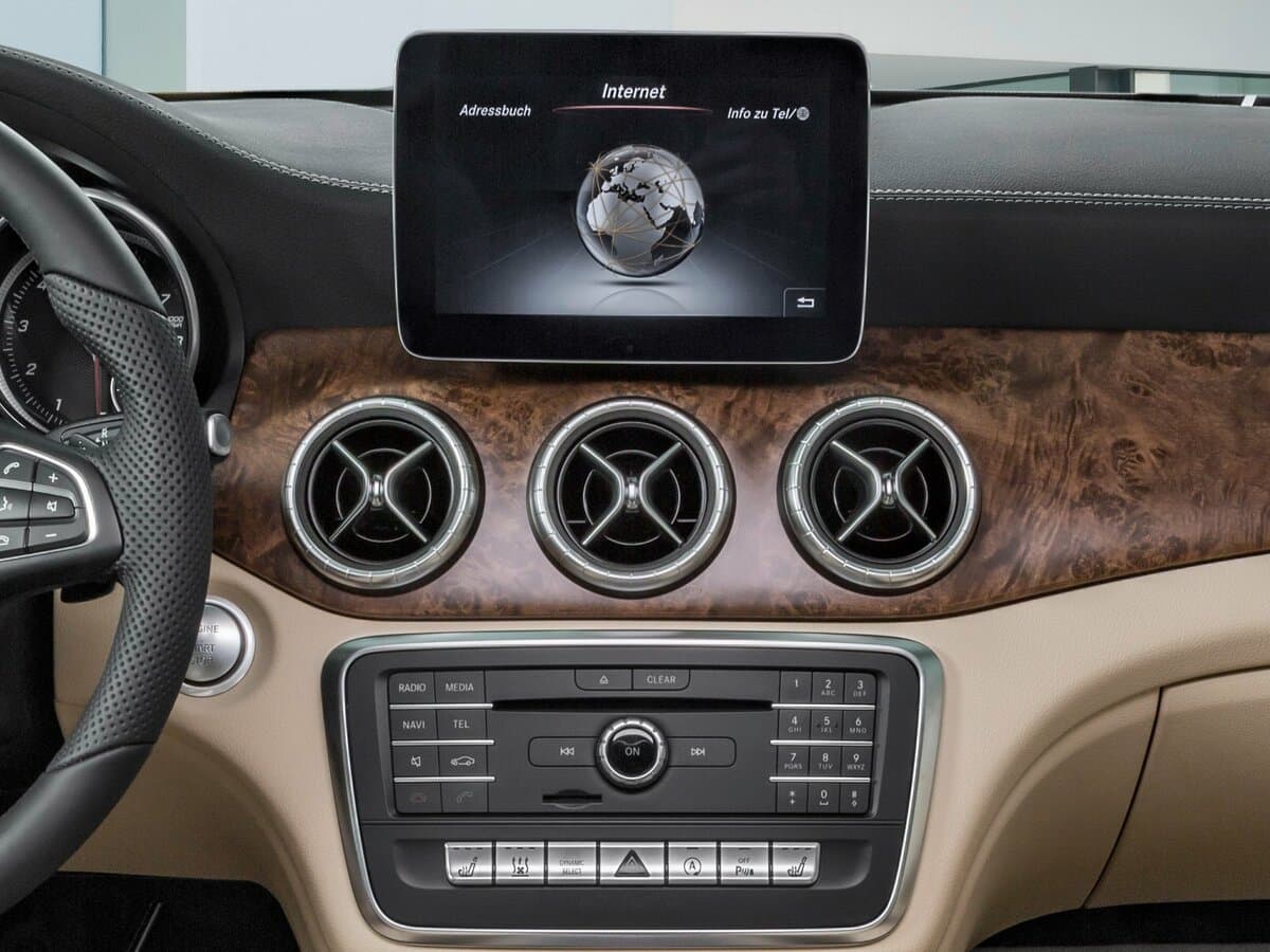 Mercedes-Benz CLA I (C117, X117) Restayling — Salon, öndən