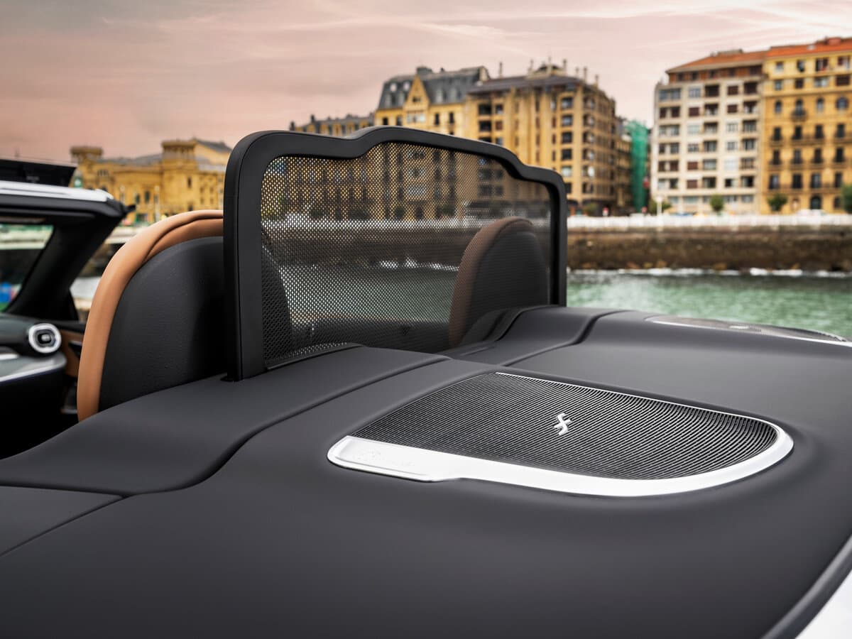 Mercedes-Benz CLE 2023 – indiyədək — Salon, arxadan