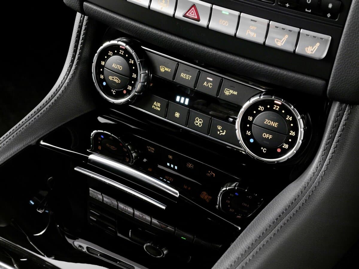Mercedes-Benz CLS II (C218) — Salon, öndən