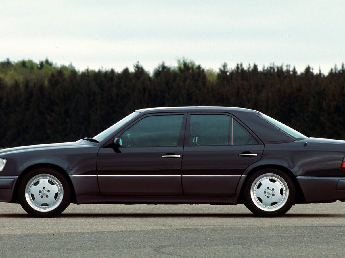 Mercedes-Benz E-Klass AMG I (W124) — Yandan