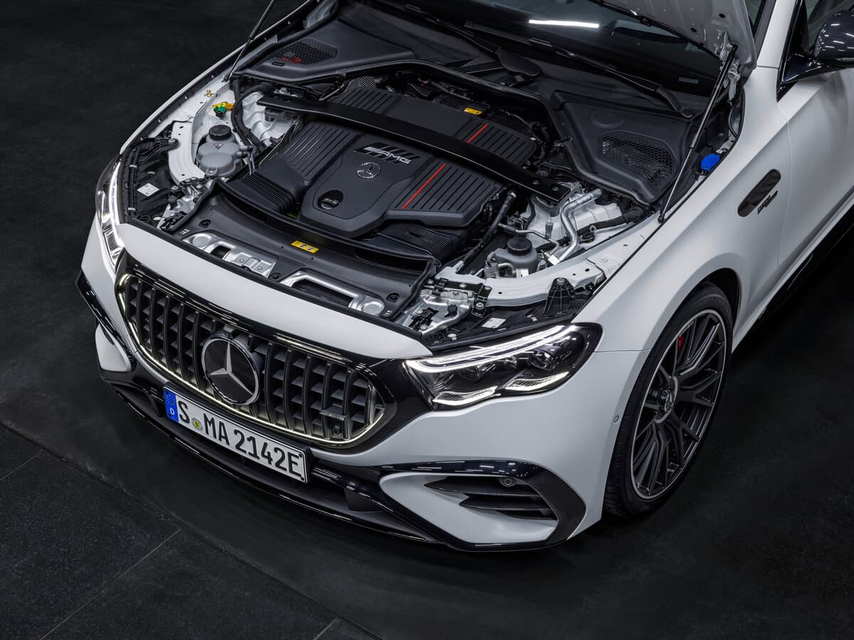 Mercedes-Benz E-Klass AMG VI (W214) — Salon, öndən
