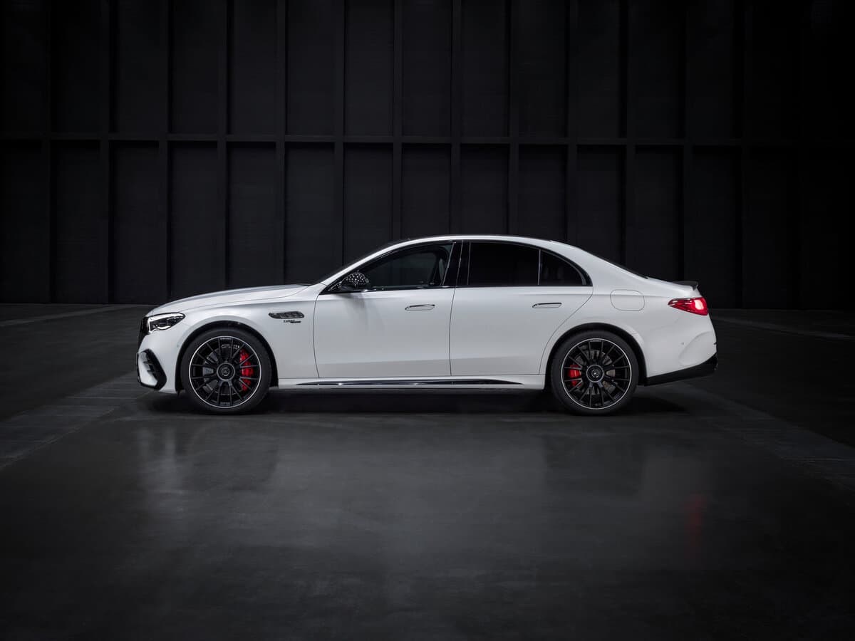 Mercedes-Benz E-Klass AMG VI (W214) — Yandan