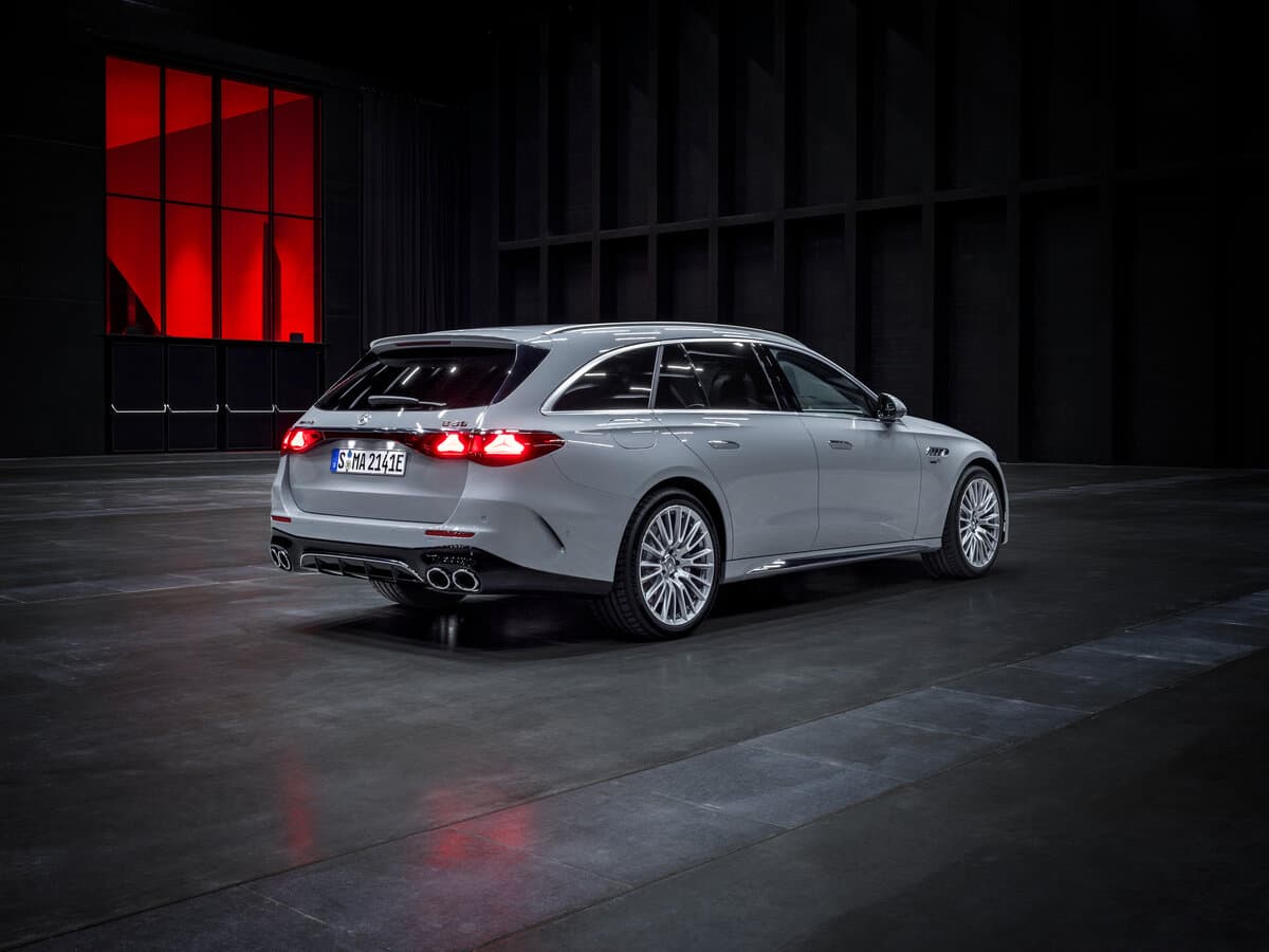 Mercedes-Benz E-Klass AMG VI (W214) — 3/4 arxadan